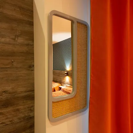 Hotel Leonard De Vinci 75011