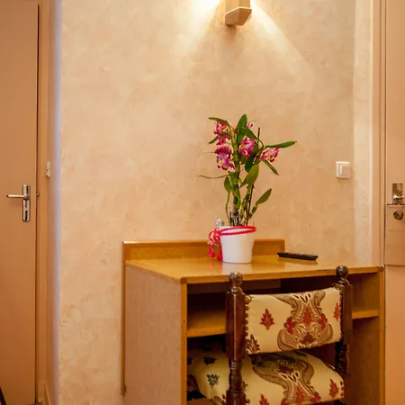 Leonard De Vinci 75011 Paříž