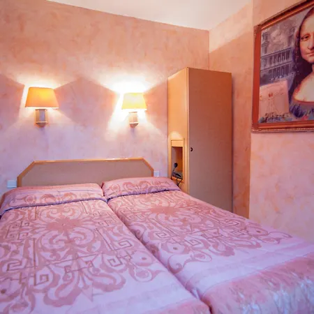 Leonard De Vinci 75011 2* Paříž