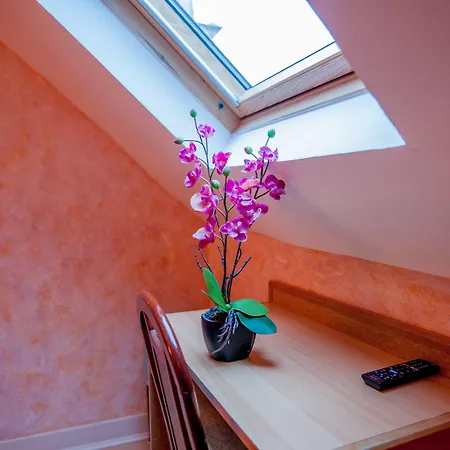 Hotel Leonard De Vinci 75011