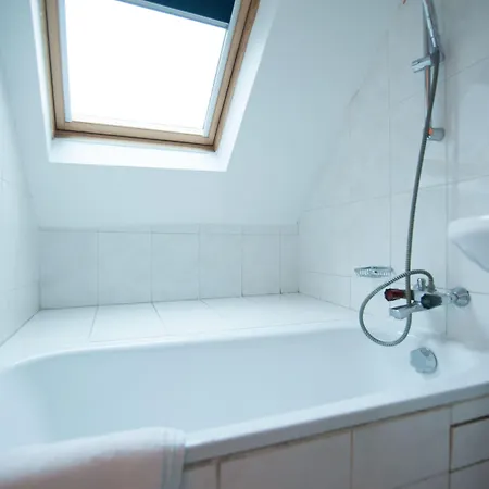 Hotel Leonard De Vinci 75011