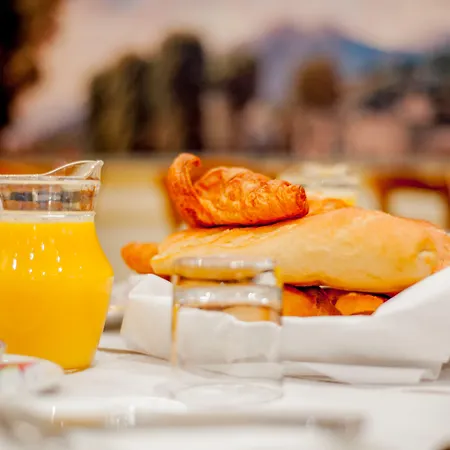 Leonard De Vinci 75011 Hotel Paříž