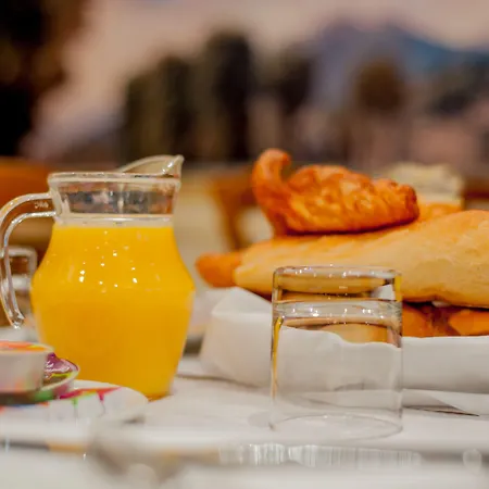 Hotel Leonard De Vinci 75011