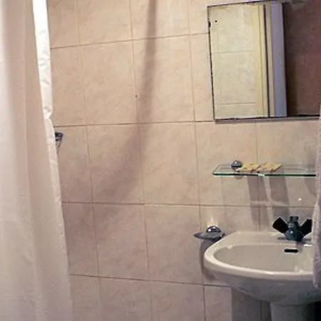 Leonard De Vinci 75011 Hotel