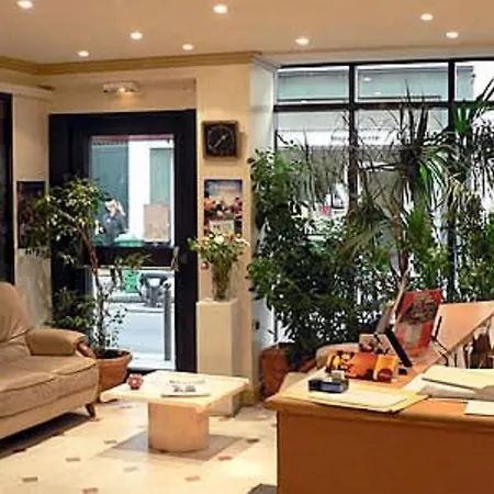 Leonard De Vinci 75011 Hotel 2*