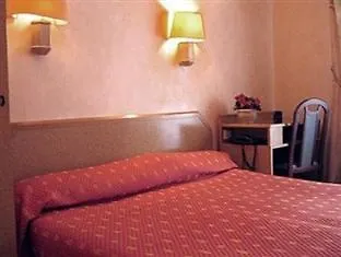 Leonard De Vinci 75011 Hotel 2*