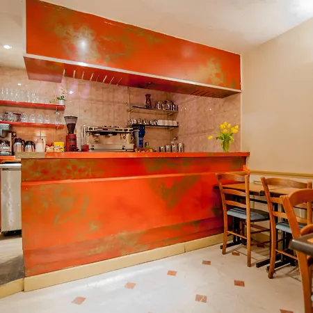 Hotel Leonard De Vinci 75011