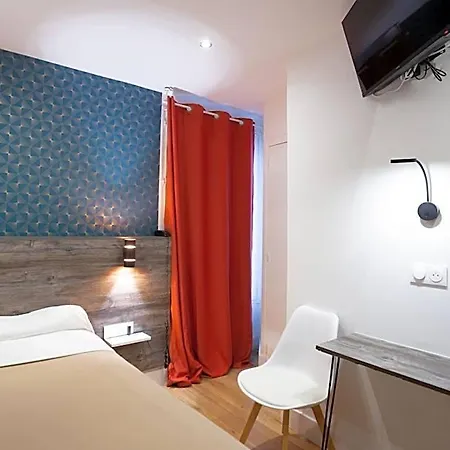 Leonard De Vinci 75011 2* פריז