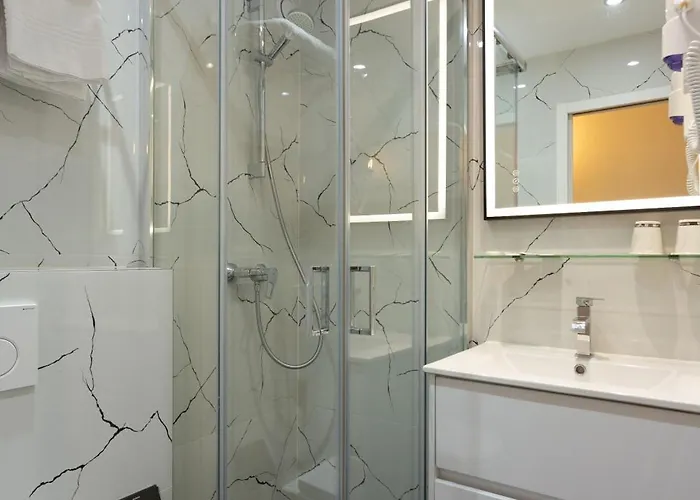 Hotel Leonard De Vinci 75011 Paryż