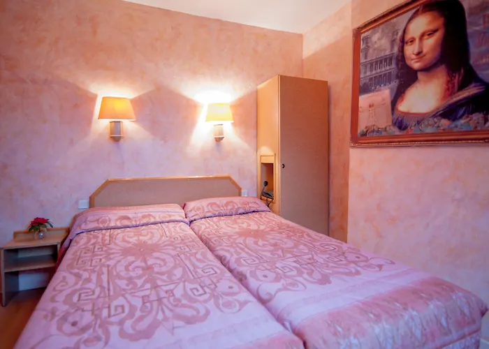 Leonard De Vinci 75011 2* Paryż