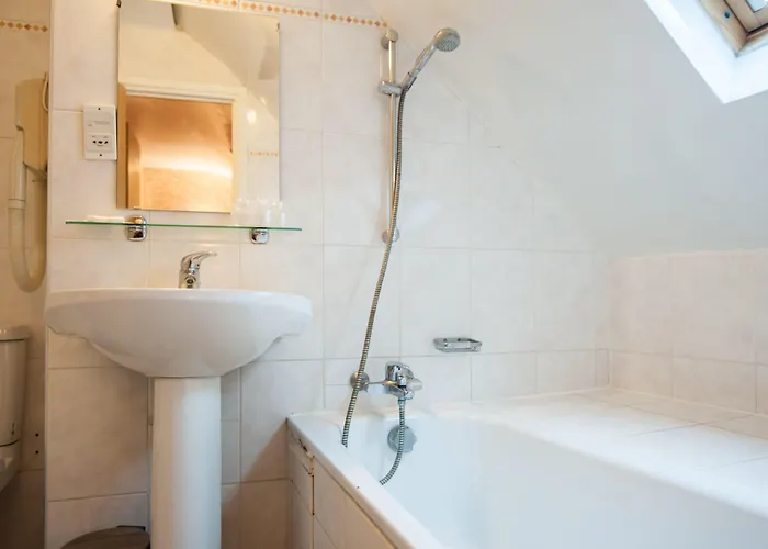 Hotel Leonard De Vinci 75011 2*