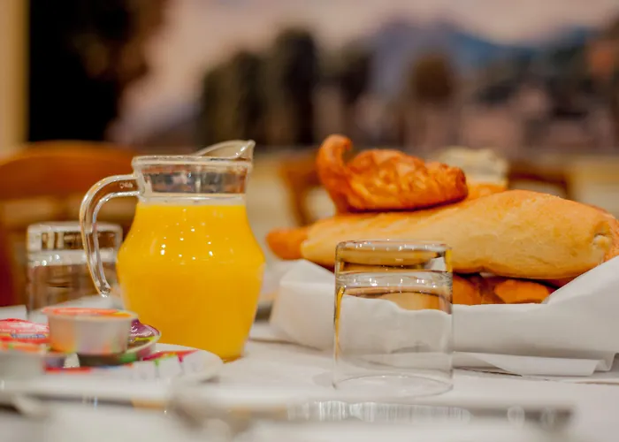 Hotel Leonard De Vinci 75011