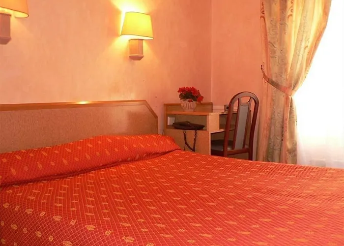 Leonard De Vinci 75011 Hotel