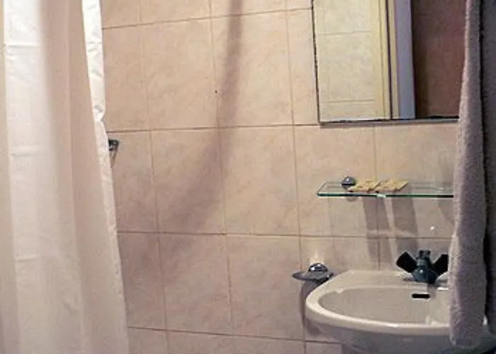 Leonard De Vinci 75011 Hotel