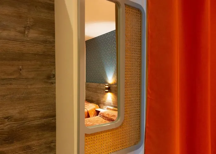 Hotel Leonard De Vinci 75011